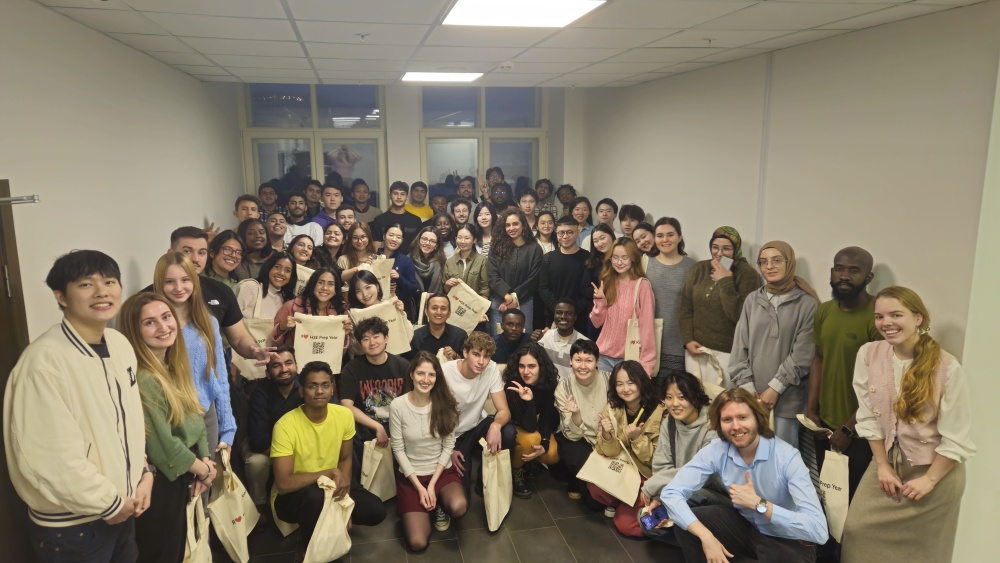 Иллюстрация к новости: Русская фонетика и вкуснейшее молоко: как начался подготовительный год для иностранцев в Вышке